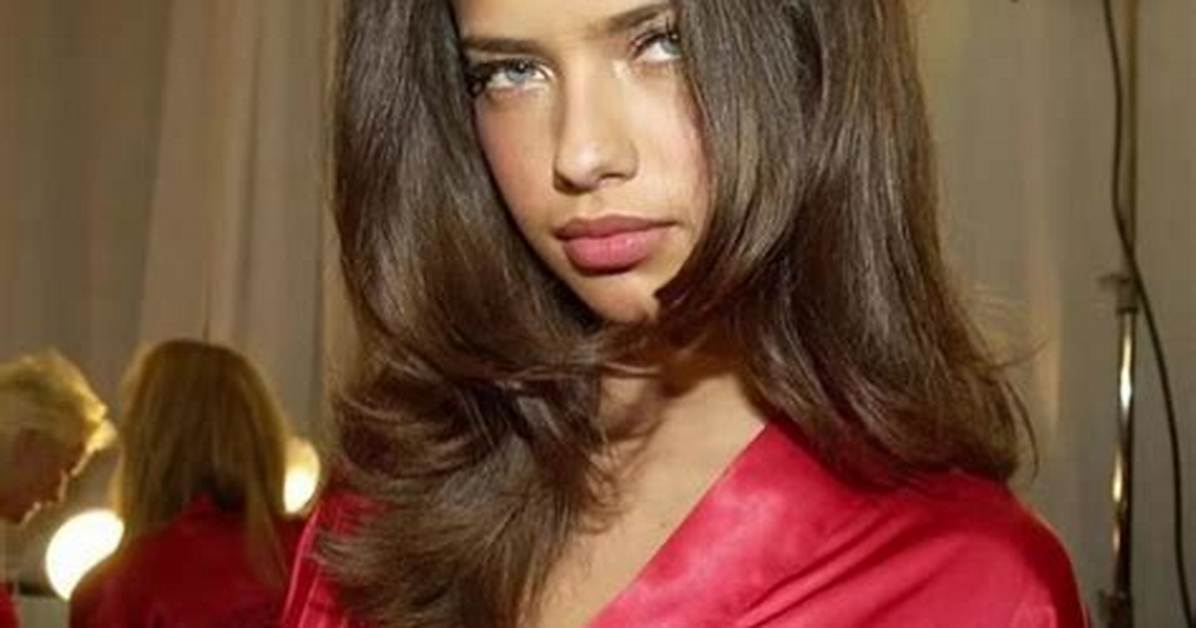 Adriana Lima: the Iconic Supermodel of the 90S