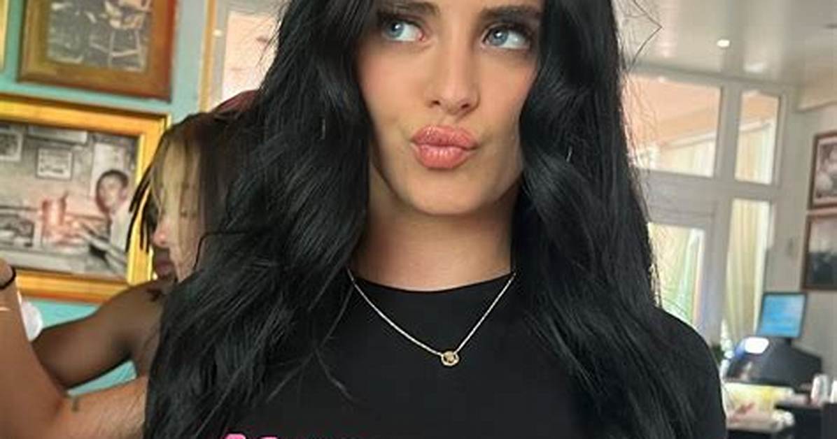 Camillaxaraujo: a Rising Star in the Digital World