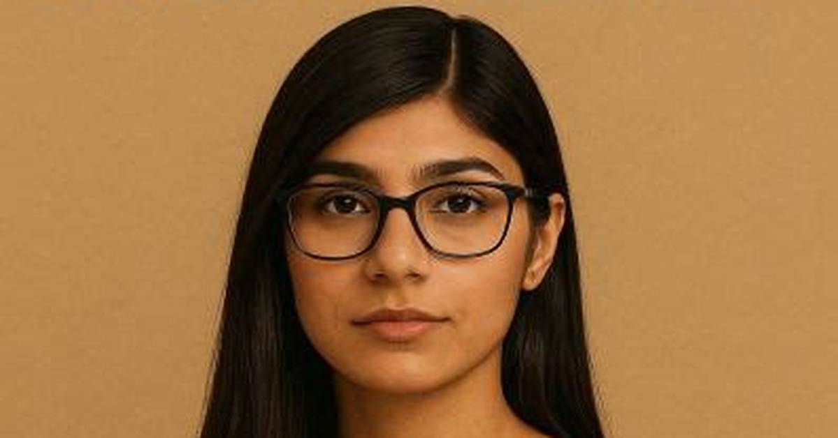 Mia Khalifa: the Journey Beyond the Label "Sexy"