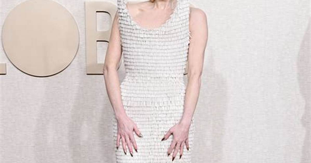 Natasha Lyonne's Golden Globe Dress: a Fashion Statement to Remember