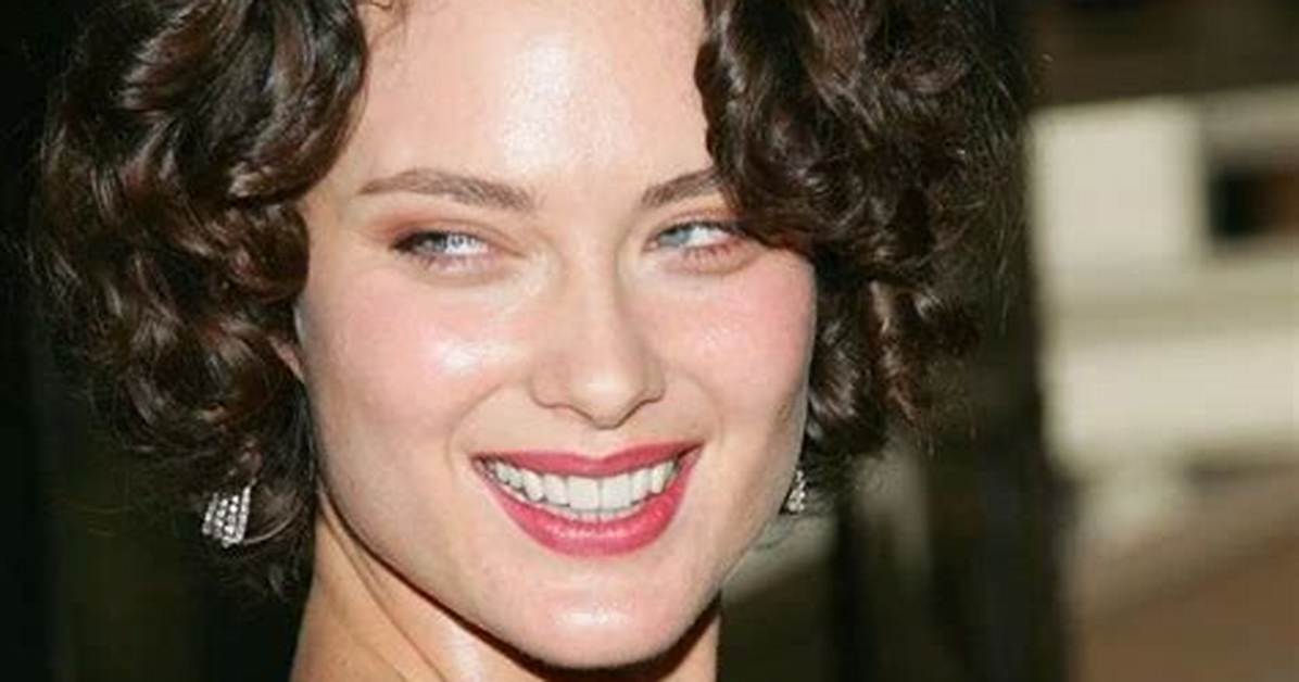 Shalom Harlow: the Life and Career of a Fashion Icon